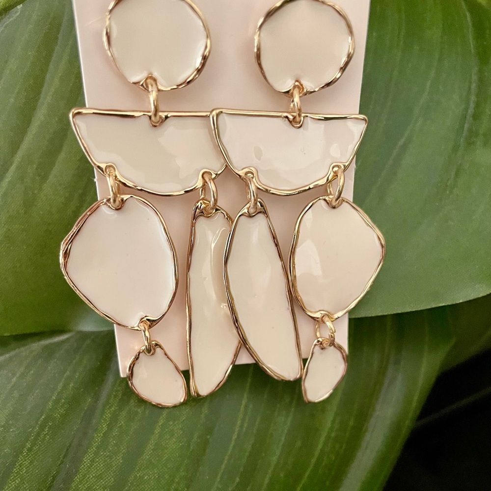 Zara Elegant Gold and Cream Dangle Earrings